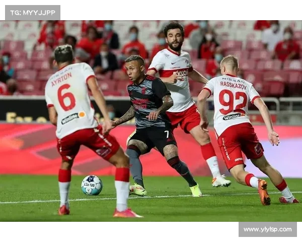 本菲卡超级杯防守战术解析 三中卫体系精准锁死里斯本边路